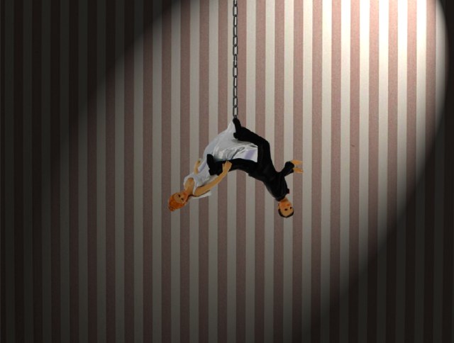 sposi con catena luci