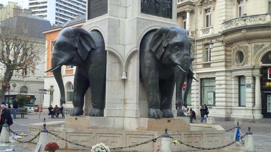 la-fontaine-des-elephants