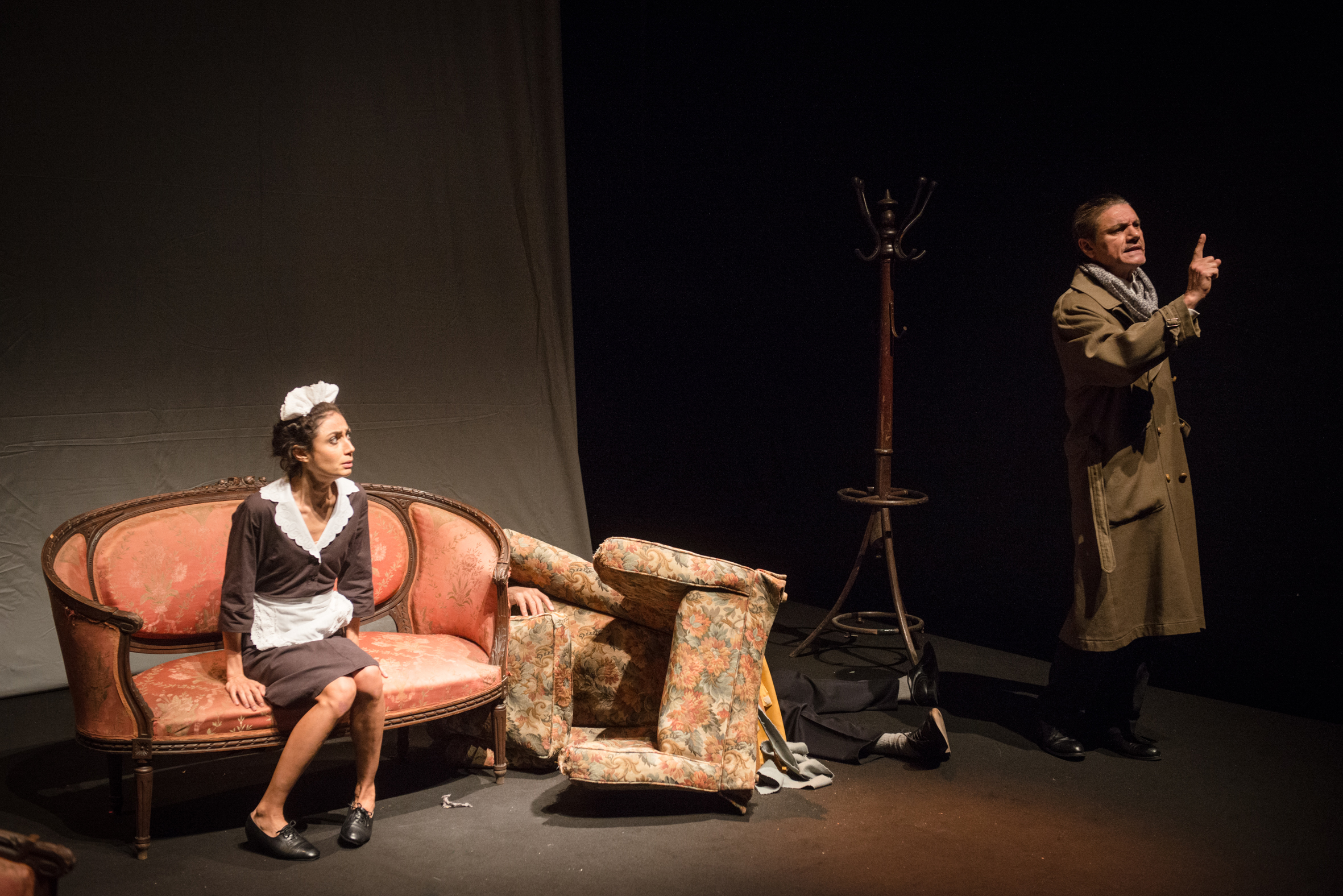 commissario attaccapanni cadavere rosa